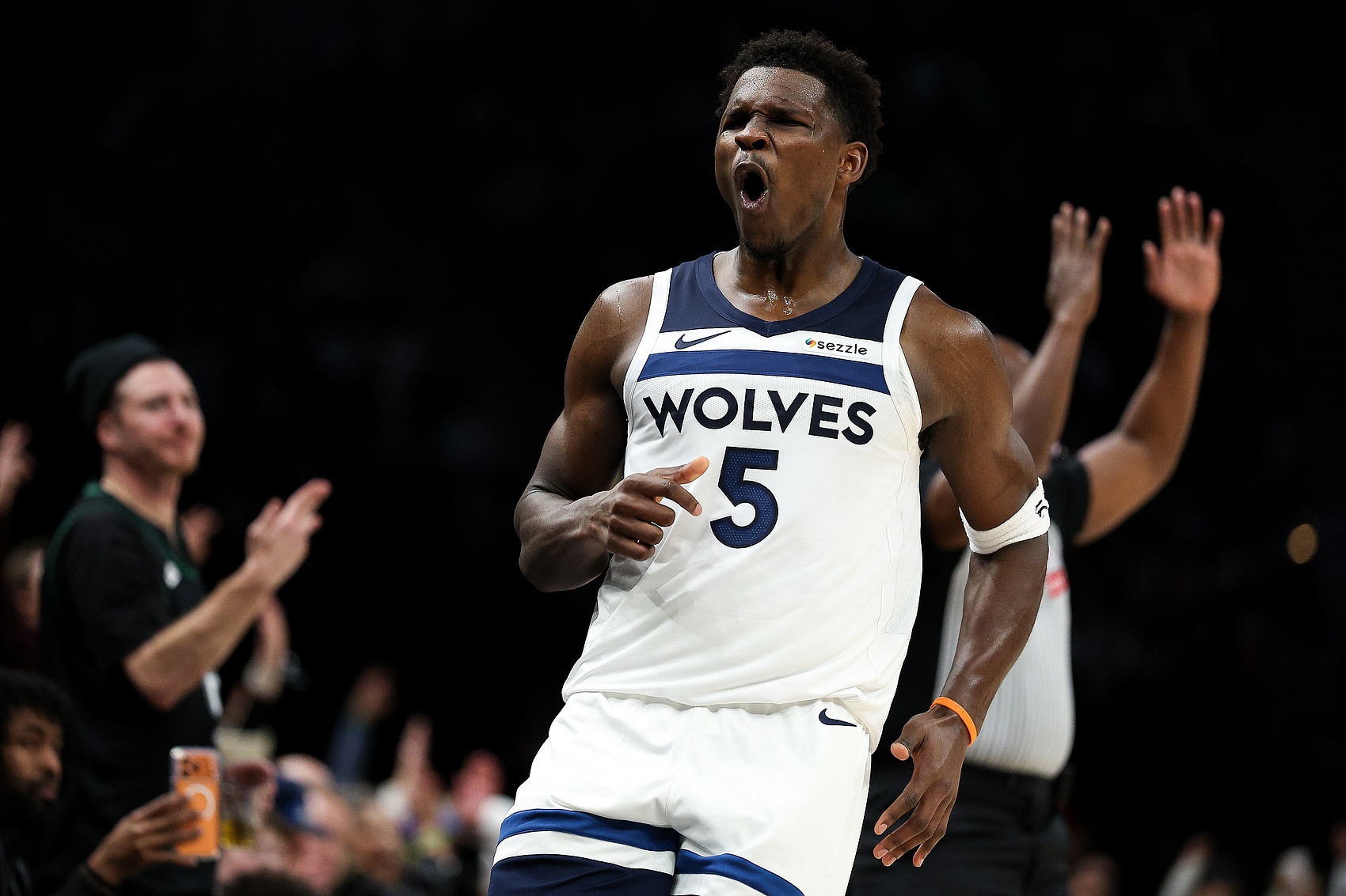 19分逆转取胜！华子：只要比分进入可控范围 我就能终结比赛！