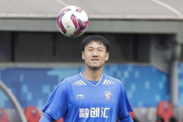 鲸鱼体育电脑版-武汉三镇宣布14名球员离队：荣昊等11人合同到期