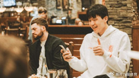 鲸鱼体育电脑版-杨瀚森G联赛收官夜请全队涮火锅|NBA|波特兰开拓者队|杨翰森|篮板|开拓者_新浪体育_新浪新闻